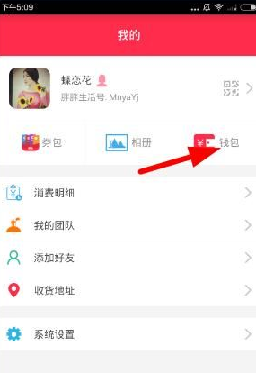 女子每天烧烤火锅抽出“牛奶血”
